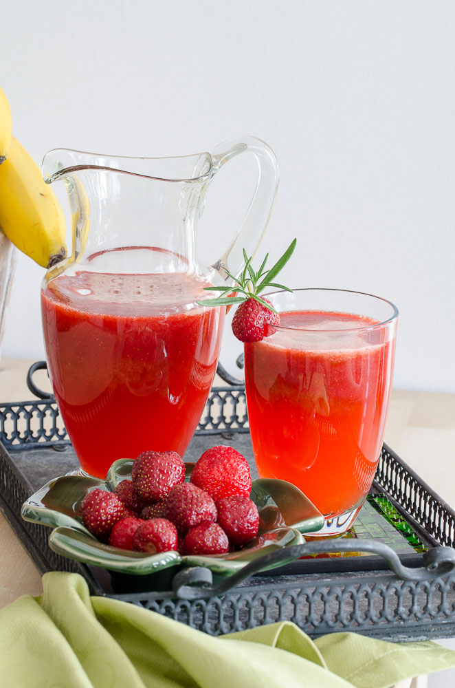 Rețetă limonadă cu căpșuni și rozmarin